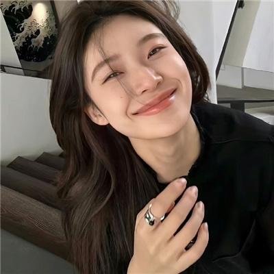 穿风信子蓝的少女